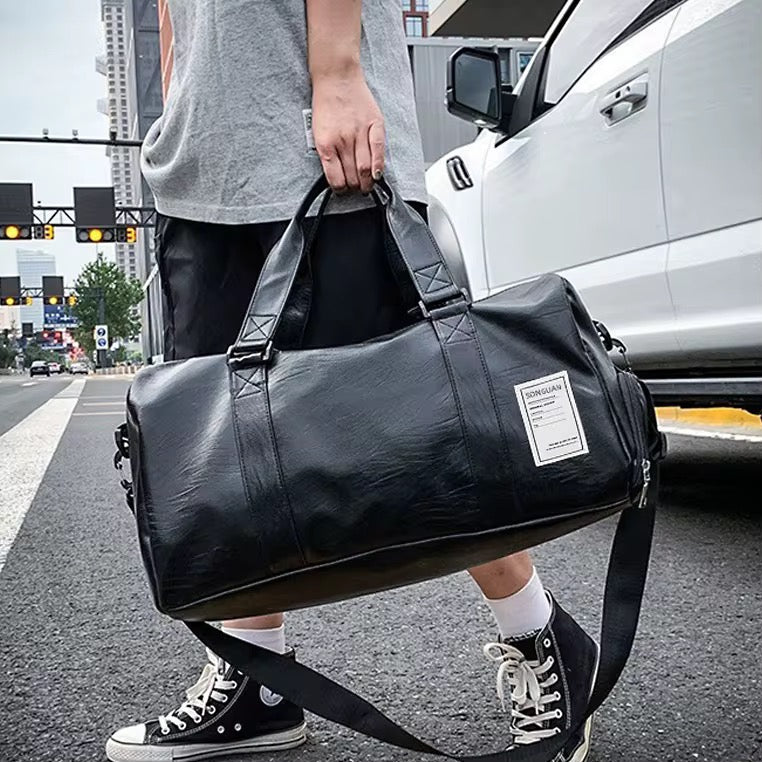 Pure leather Casual Unisex Fashion Bag. 🚚 Payment on delivery within Accra only.          😍Order today and get free delivery within Accra.              🤝outside Accra is payment before delivery.
